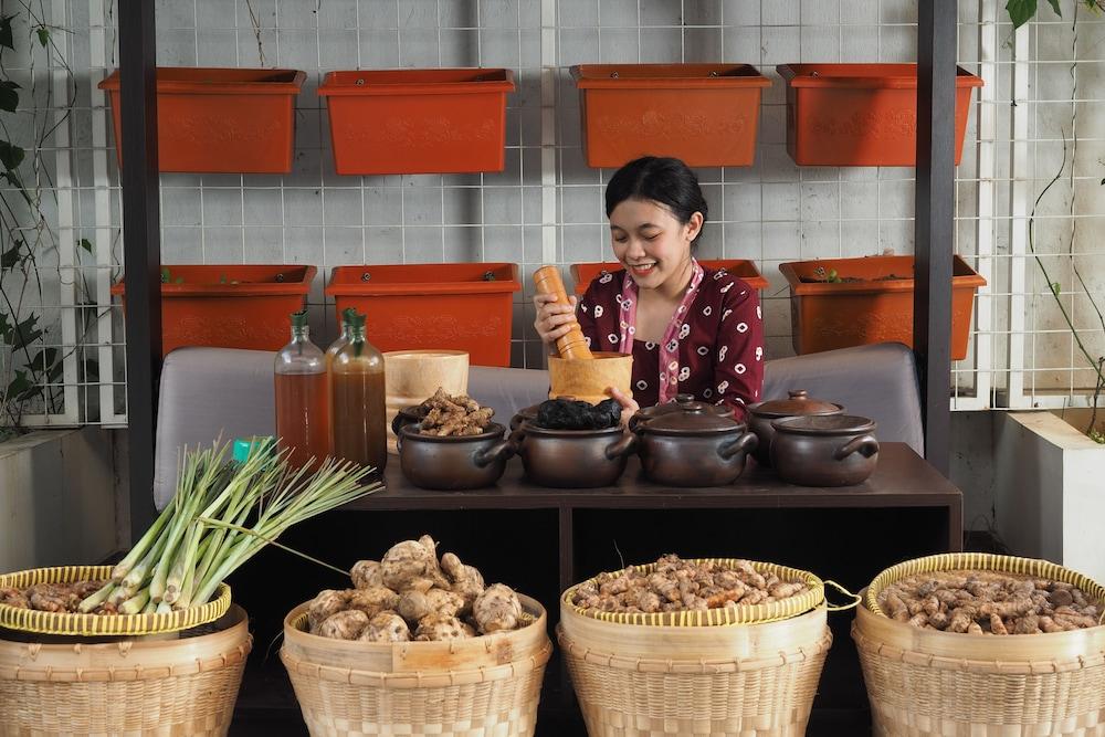 Horison Ciledug Jakarta Exterior photo