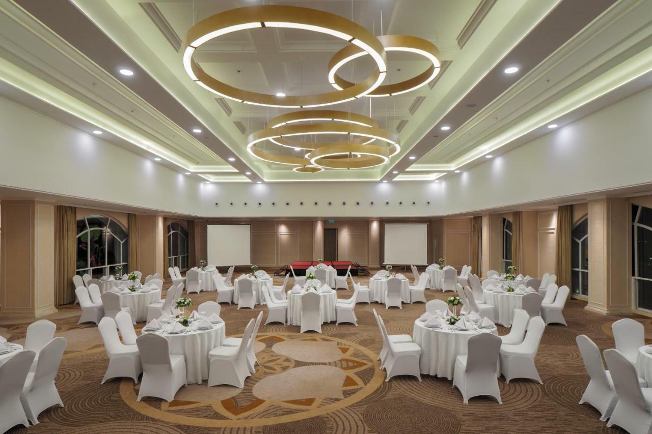 Horison Ciledug Jakarta Exterior photo